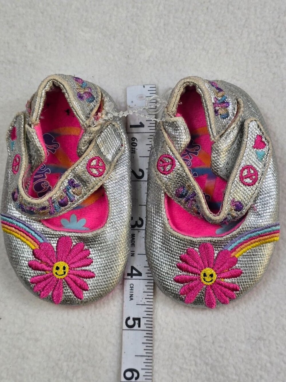 NEW Sketchers Silver Size 1 Baby Shoes Floral Rainbow Peace Sign Soft Sole